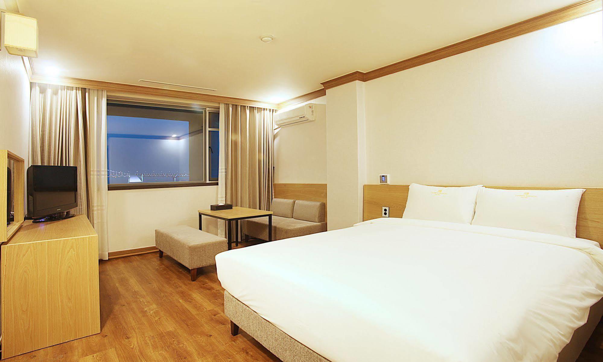 Dawn Beach Hotel Busan Exterior photo